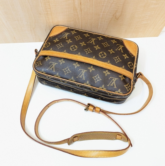 ✨ Louis Vuitton ✨ Trocadero 27 monogram crossbody bag - Picture 6 of 14